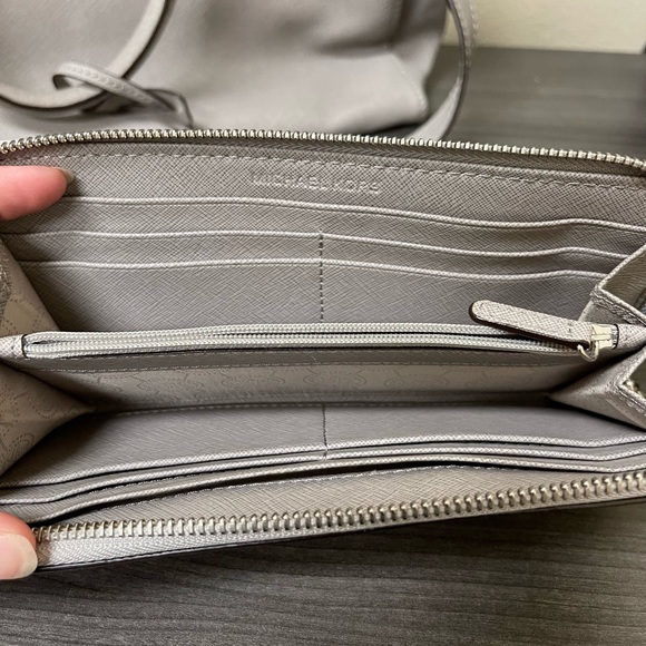 Michael kors purse and wallet - Picture 3 of 5